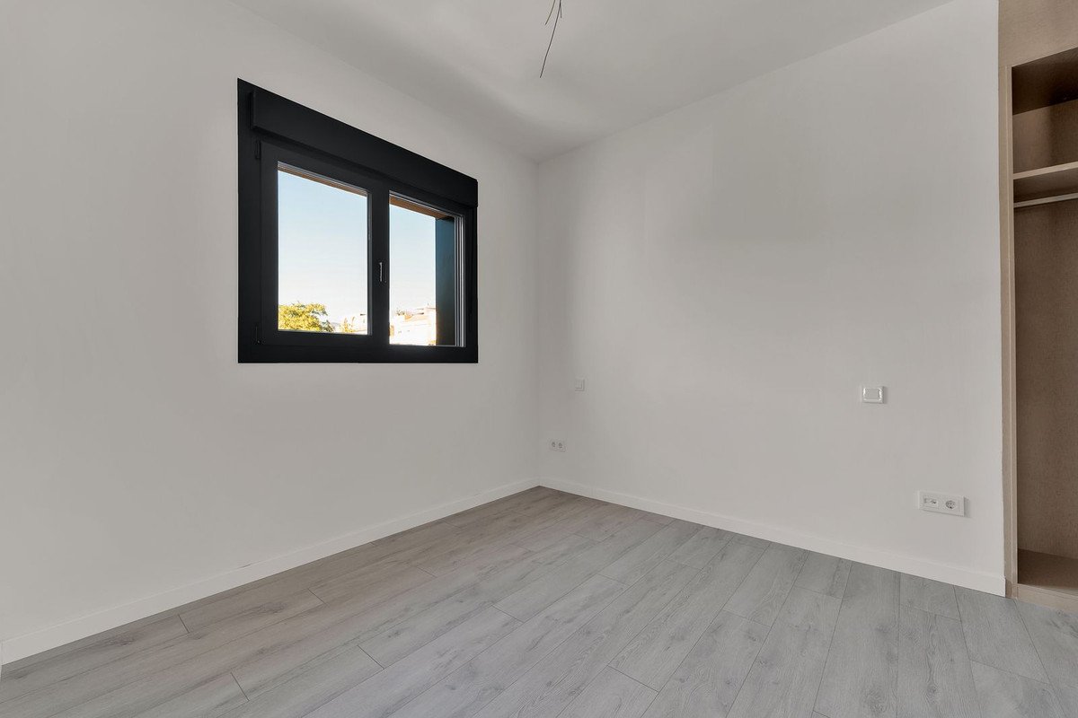 3 Bed Middle Floor Apartment in Estepona