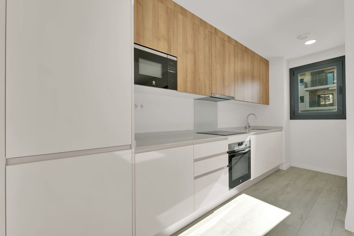3 Bed Middle Floor Apartment in Estepona