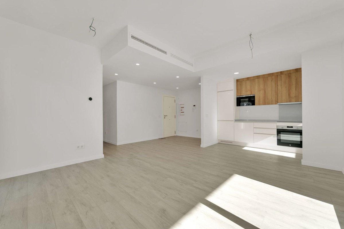 3 Bed Middle Floor Apartment in Estepona