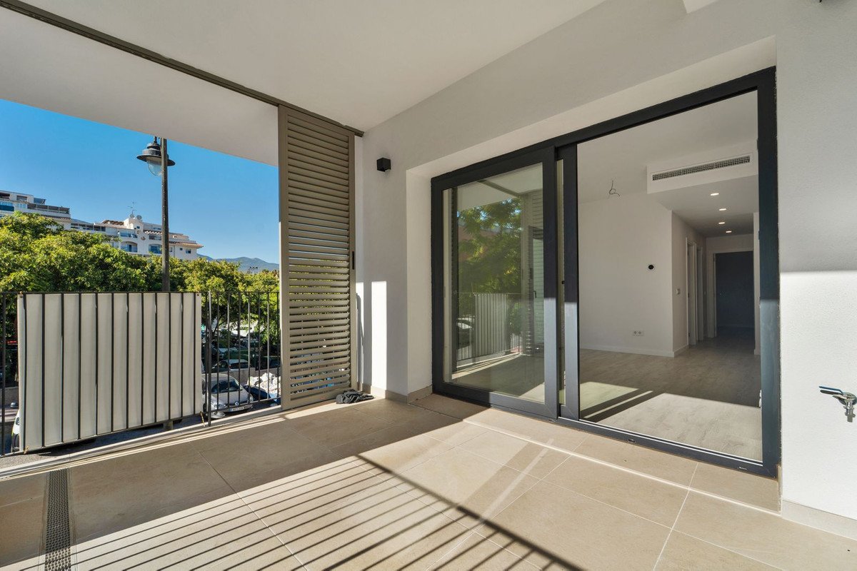 3 Bed Middle Floor Apartment in Estepona