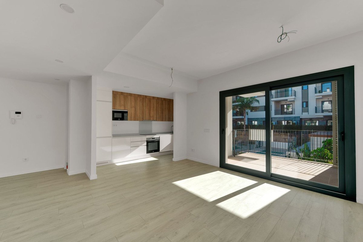 3 Bed Middle Floor Apartment in Estepona