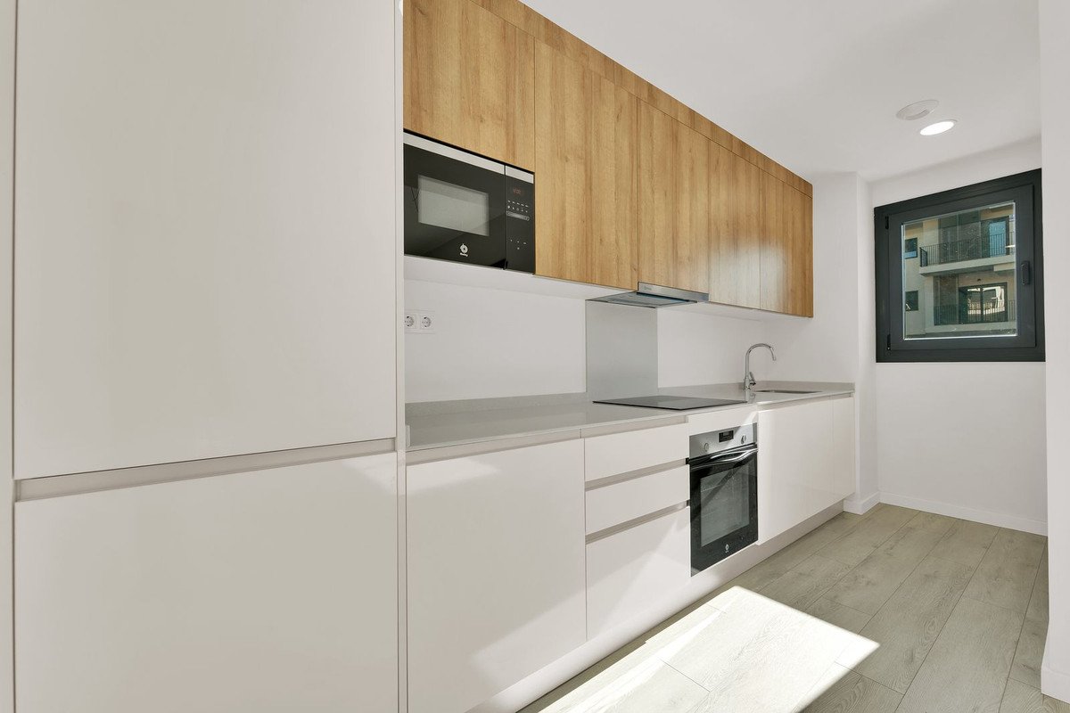 3 Bed Middle Floor Apartment in Estepona
