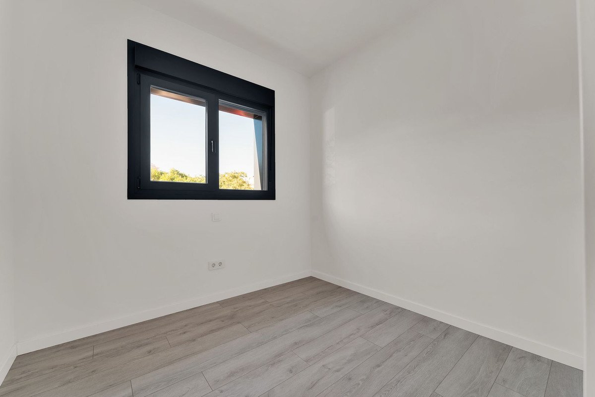 3 Bed Middle Floor Apartment in Estepona