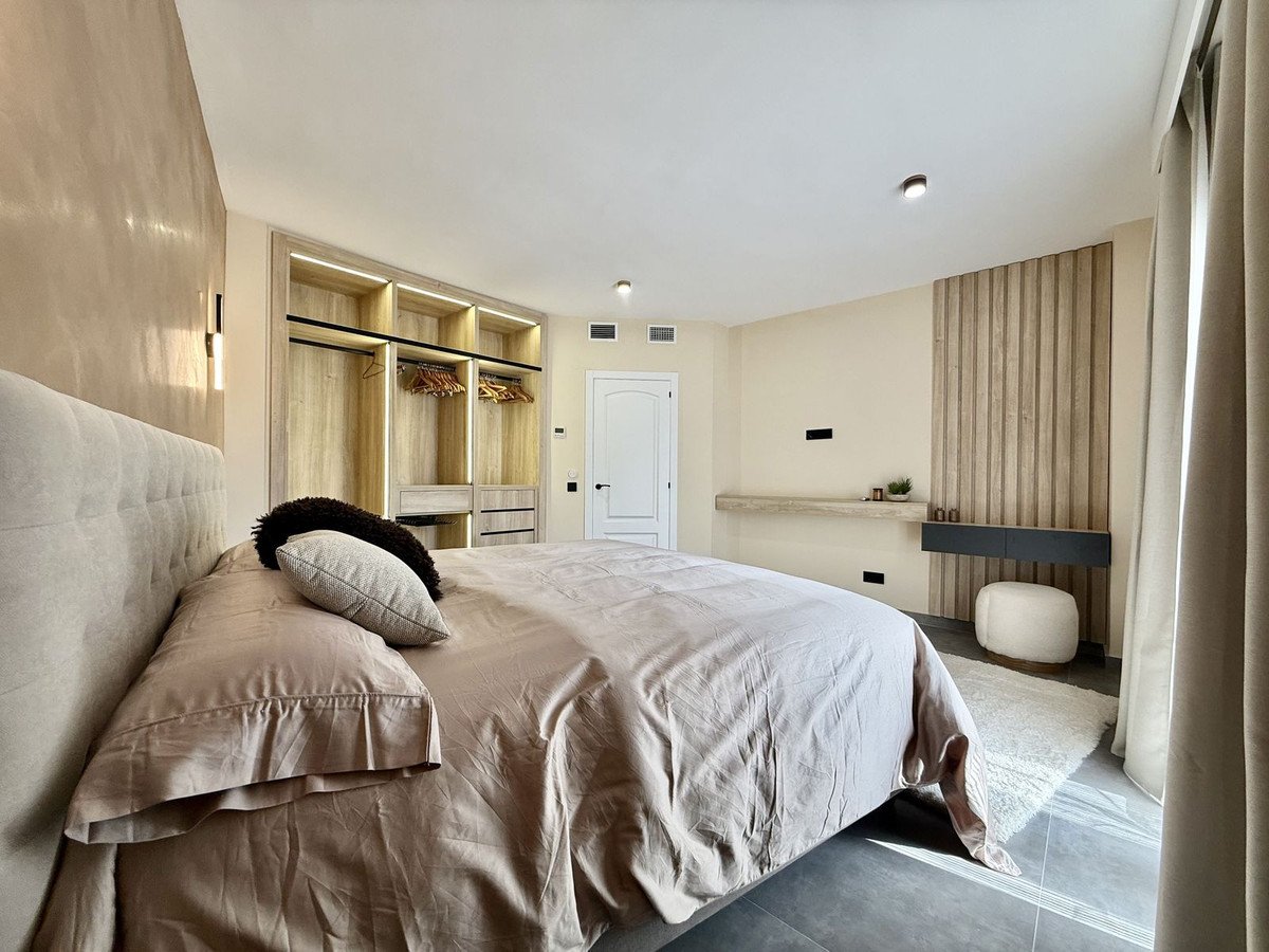 1 Bed Middle Floor Apartment in Puerto Banús
