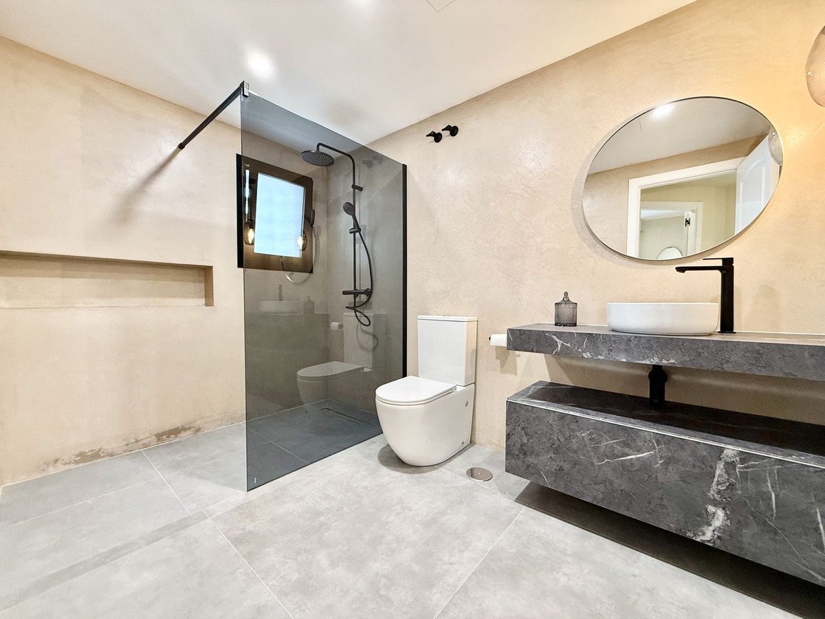 1 Bed Middle Floor Apartment in Puerto Banús