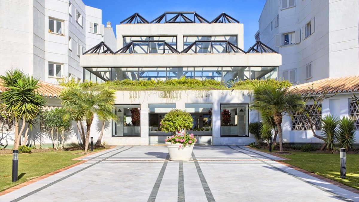 1 Bed Middle Floor Apartment in Puerto Banús