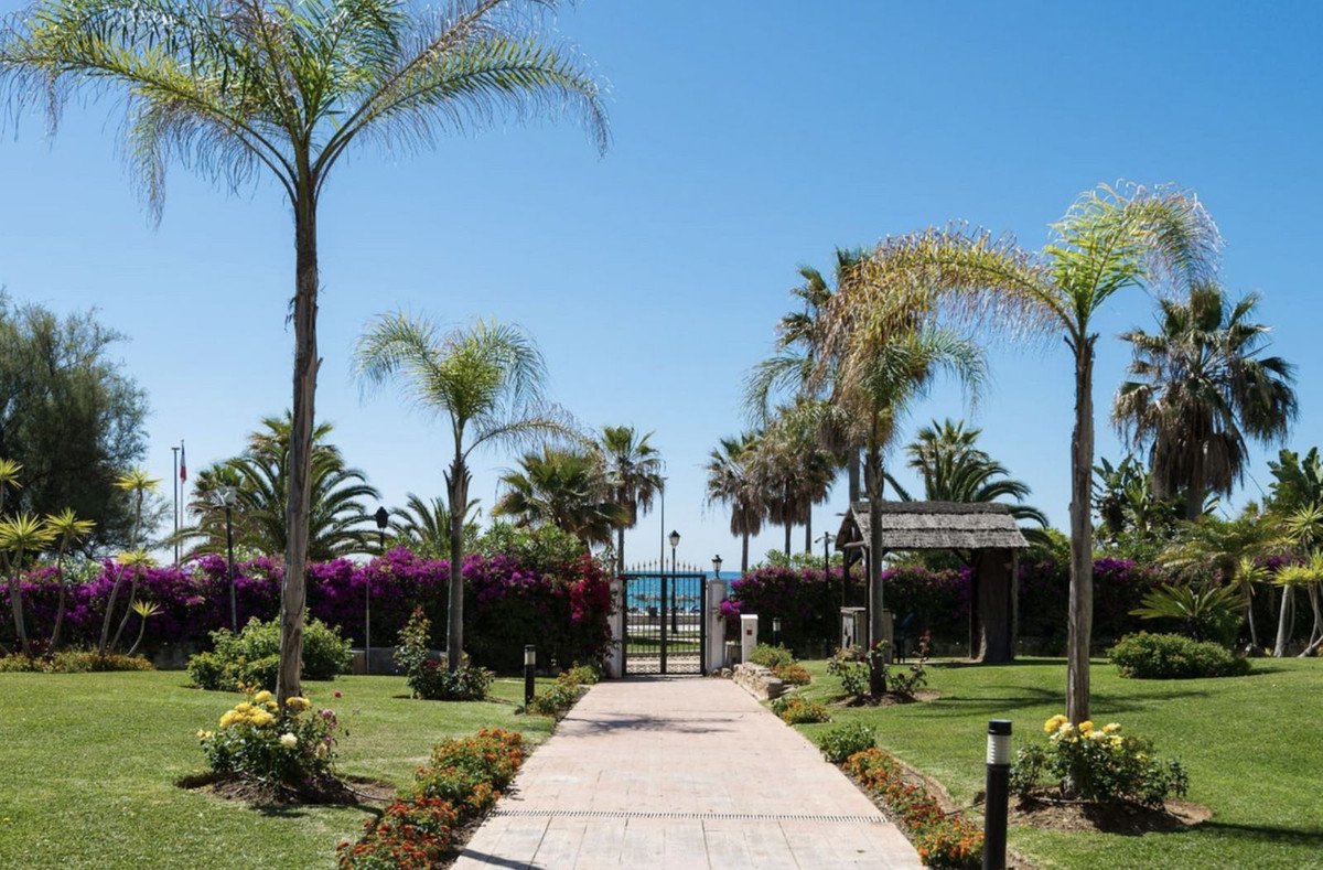 1 Bed Middle Floor Apartment in Puerto Banús