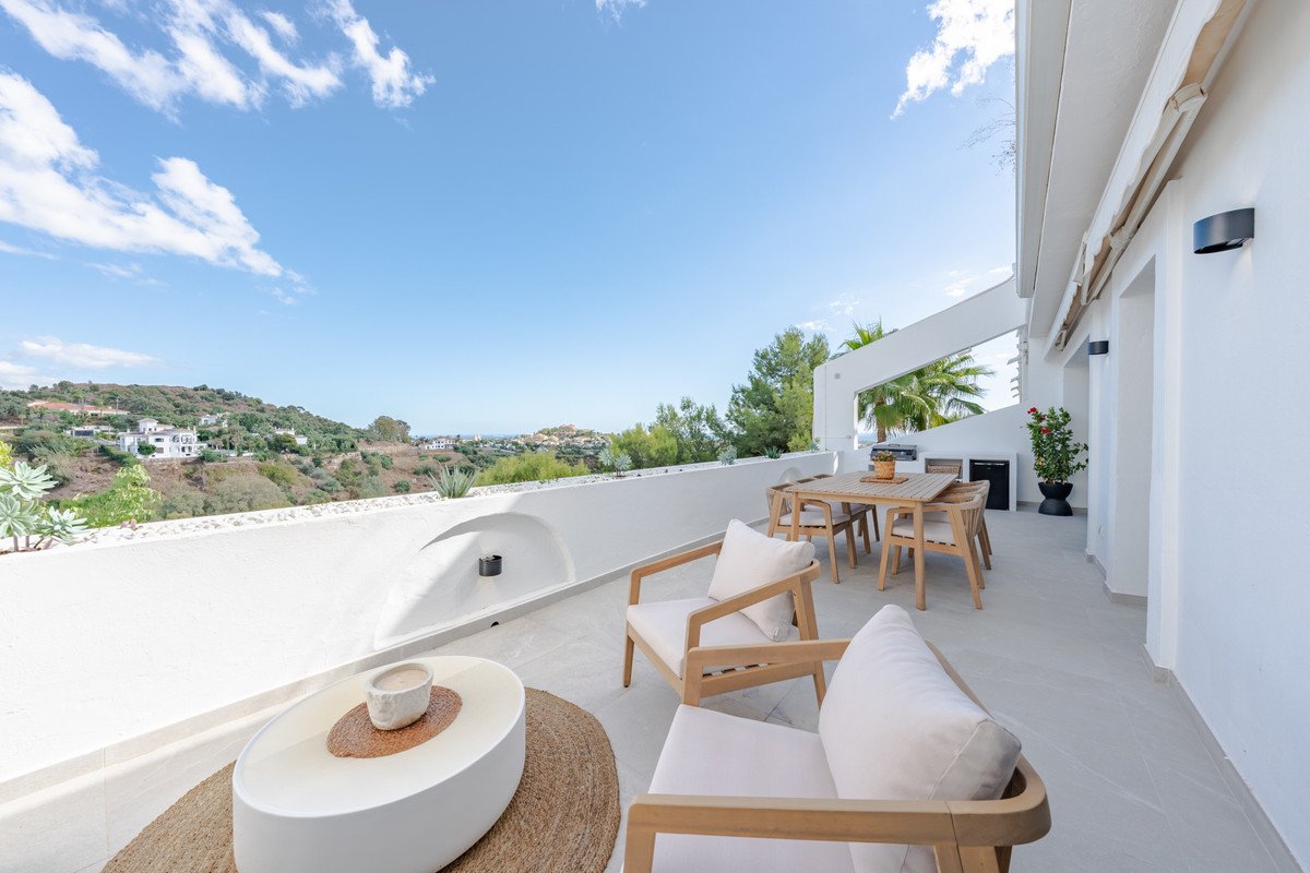 3 Bed Middle Floor Apartment in La Quinta
