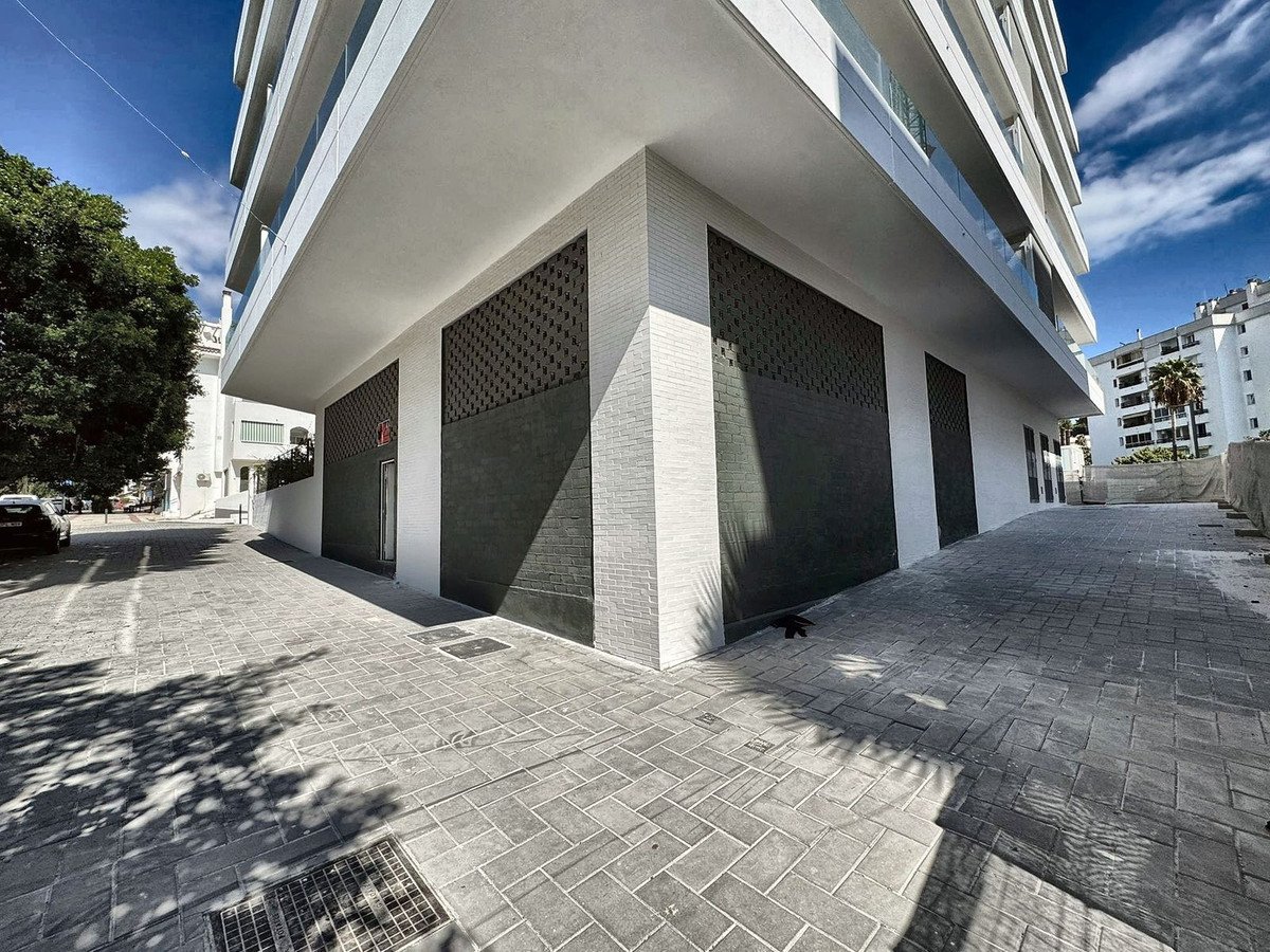 Commercial Premises in Nueva Andalucía
