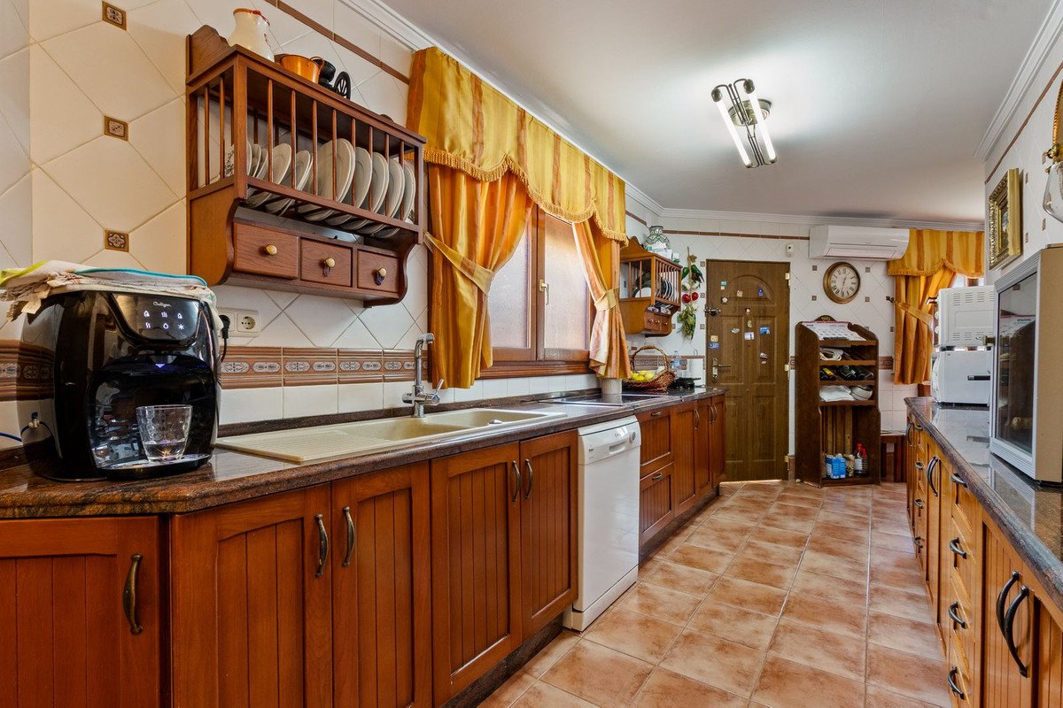 4 Bed Detached Villa in Torremolinos