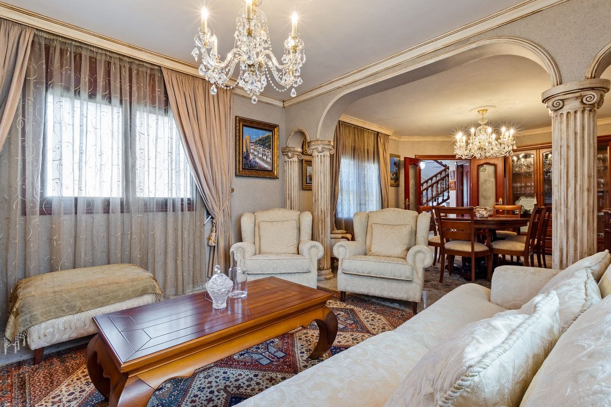 4 Bed Detached Villa in Torremolinos