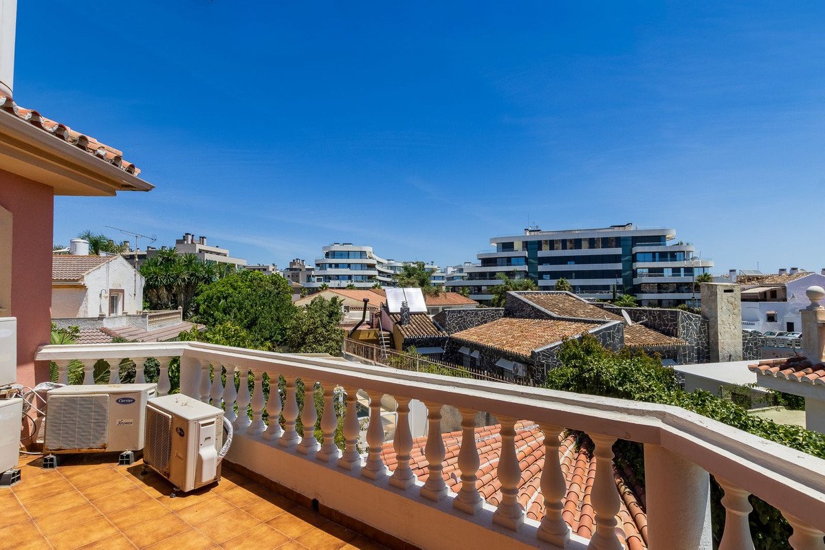 4 Bed Detached Villa in Torremolinos