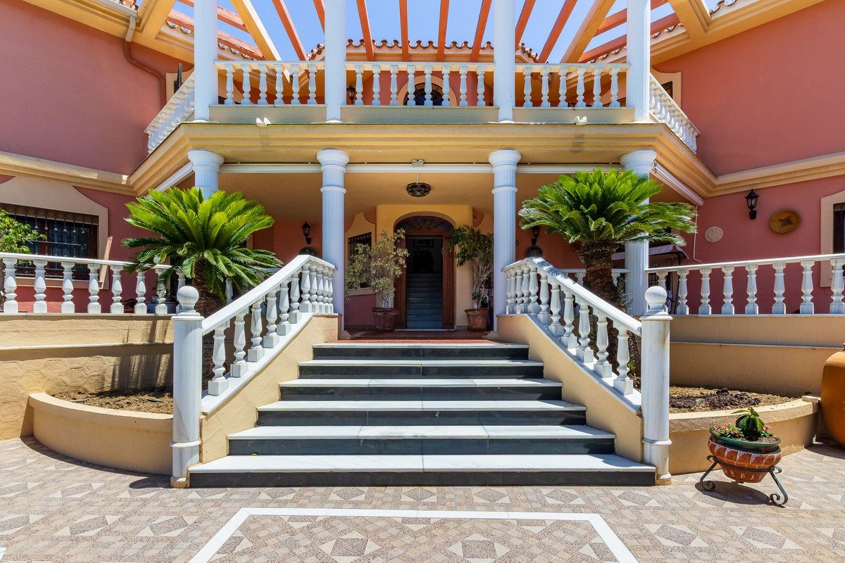 4 Bed Detached Villa in Torremolinos