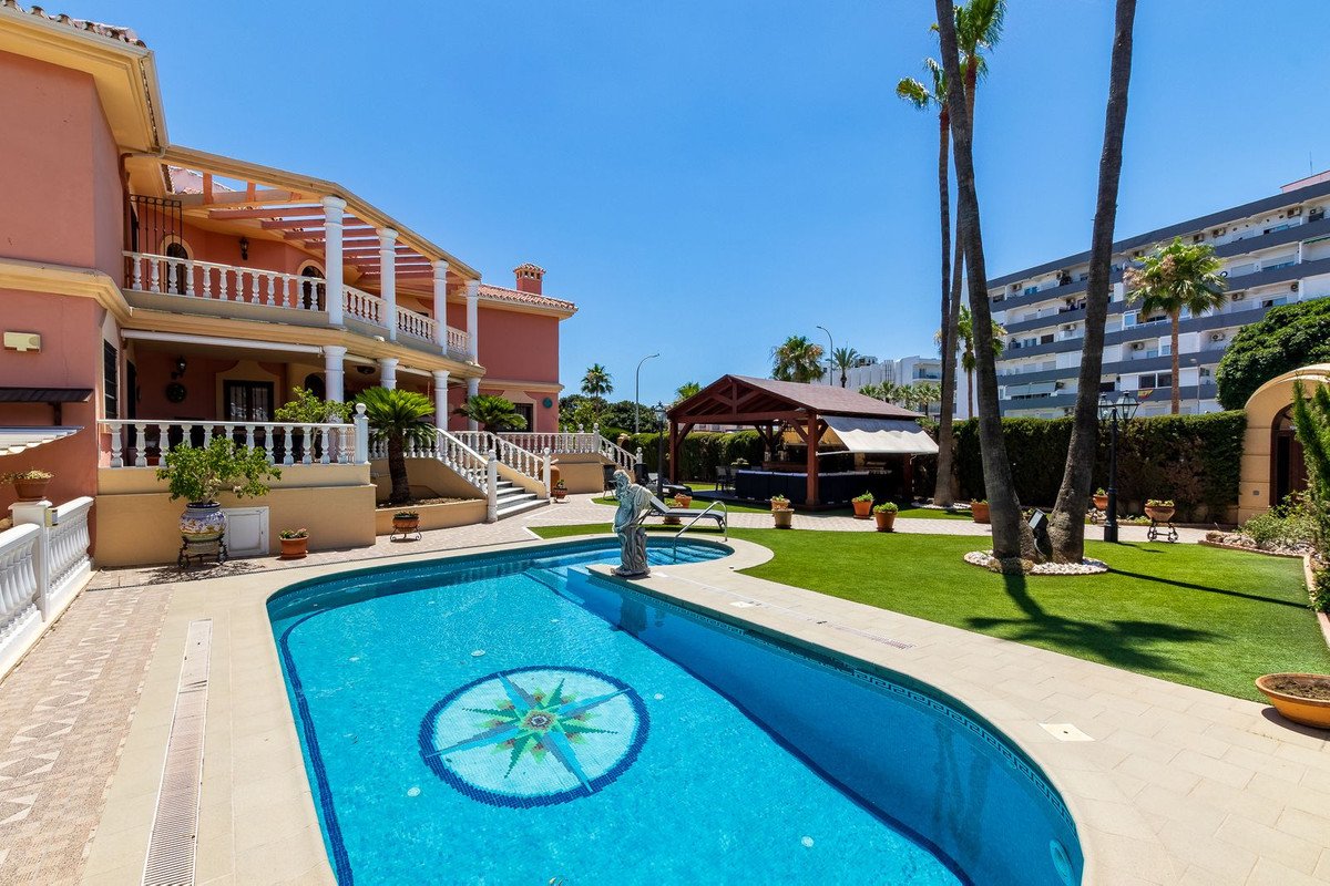 4 Bed Detached Villa in Torremolinos