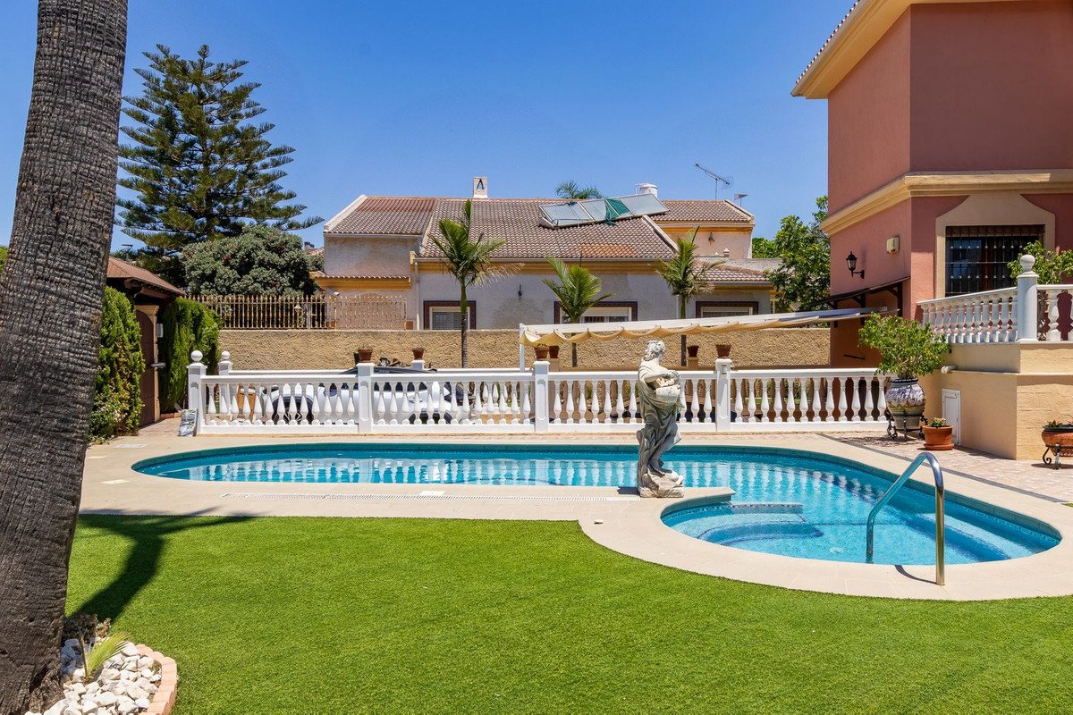 4 Bed Detached Villa in Torremolinos