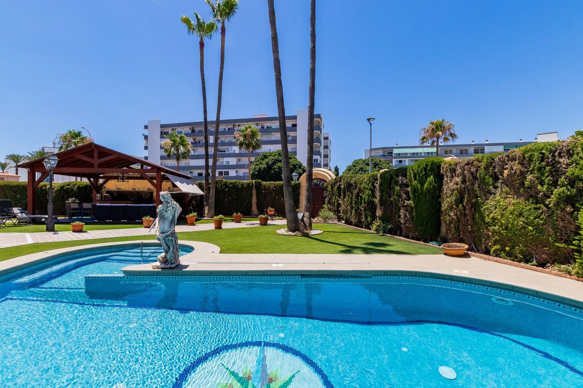 4 Bed Detached Villa in Torremolinos