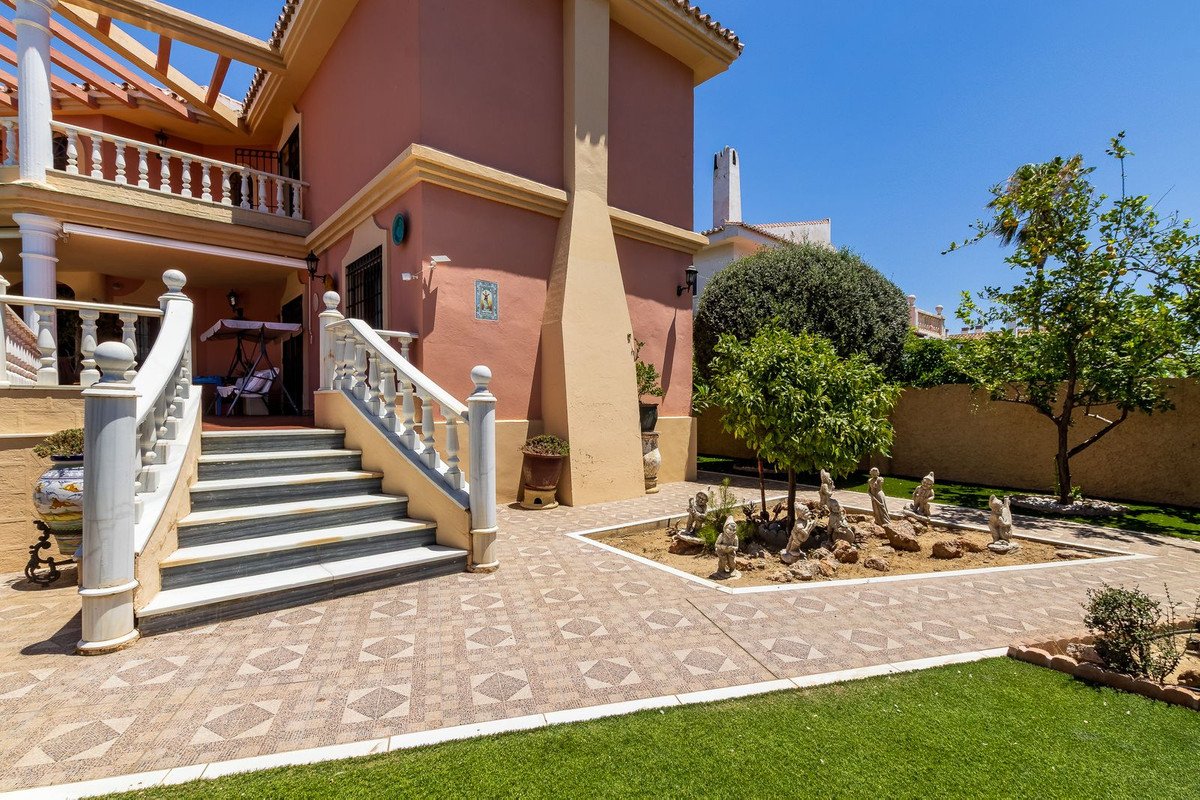 4 Bed Detached Villa in Torremolinos