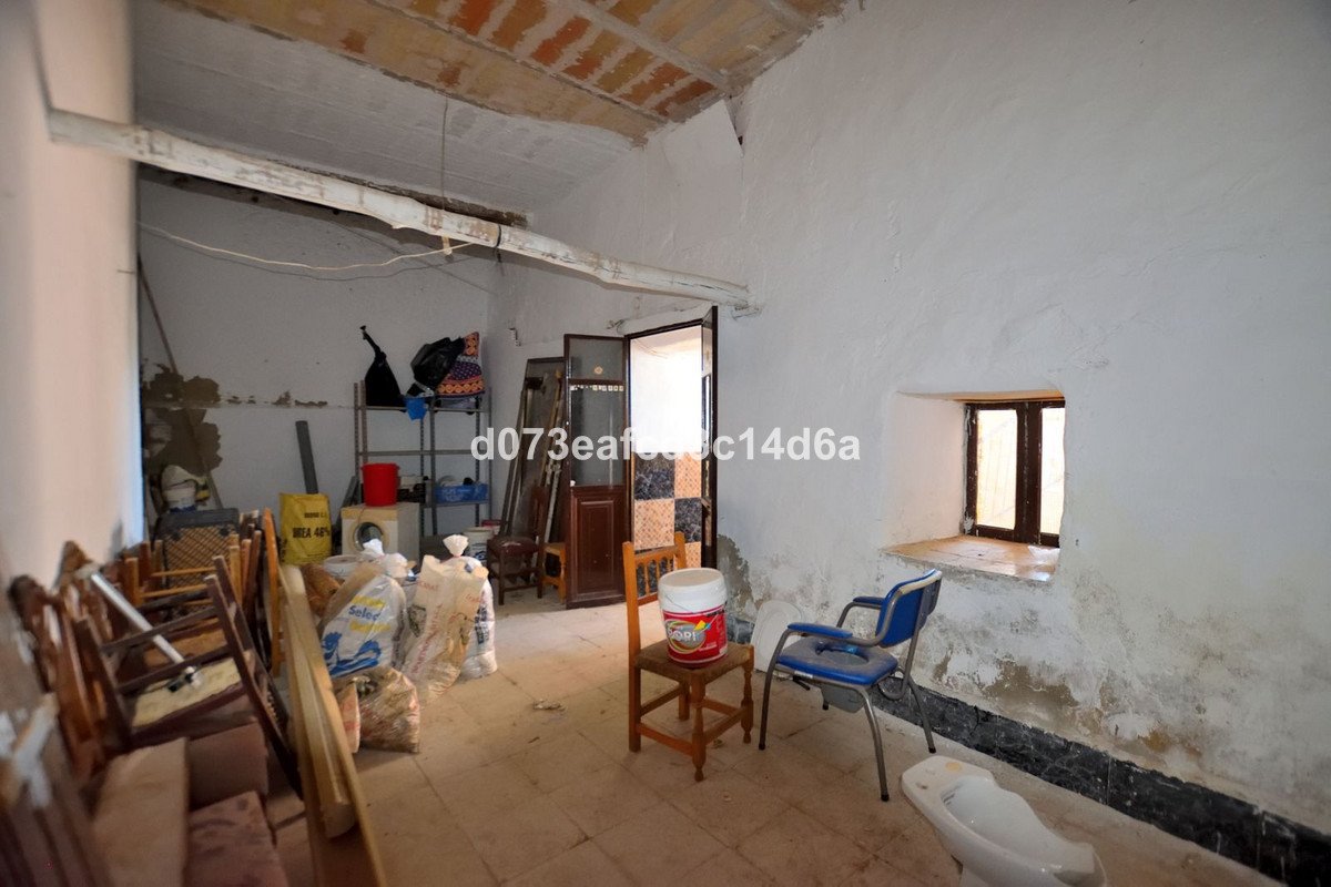 6 Bed Townhouse in Olvera