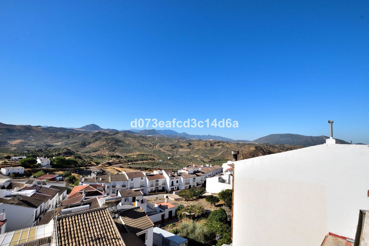 6 Bed Townhouse in Olvera