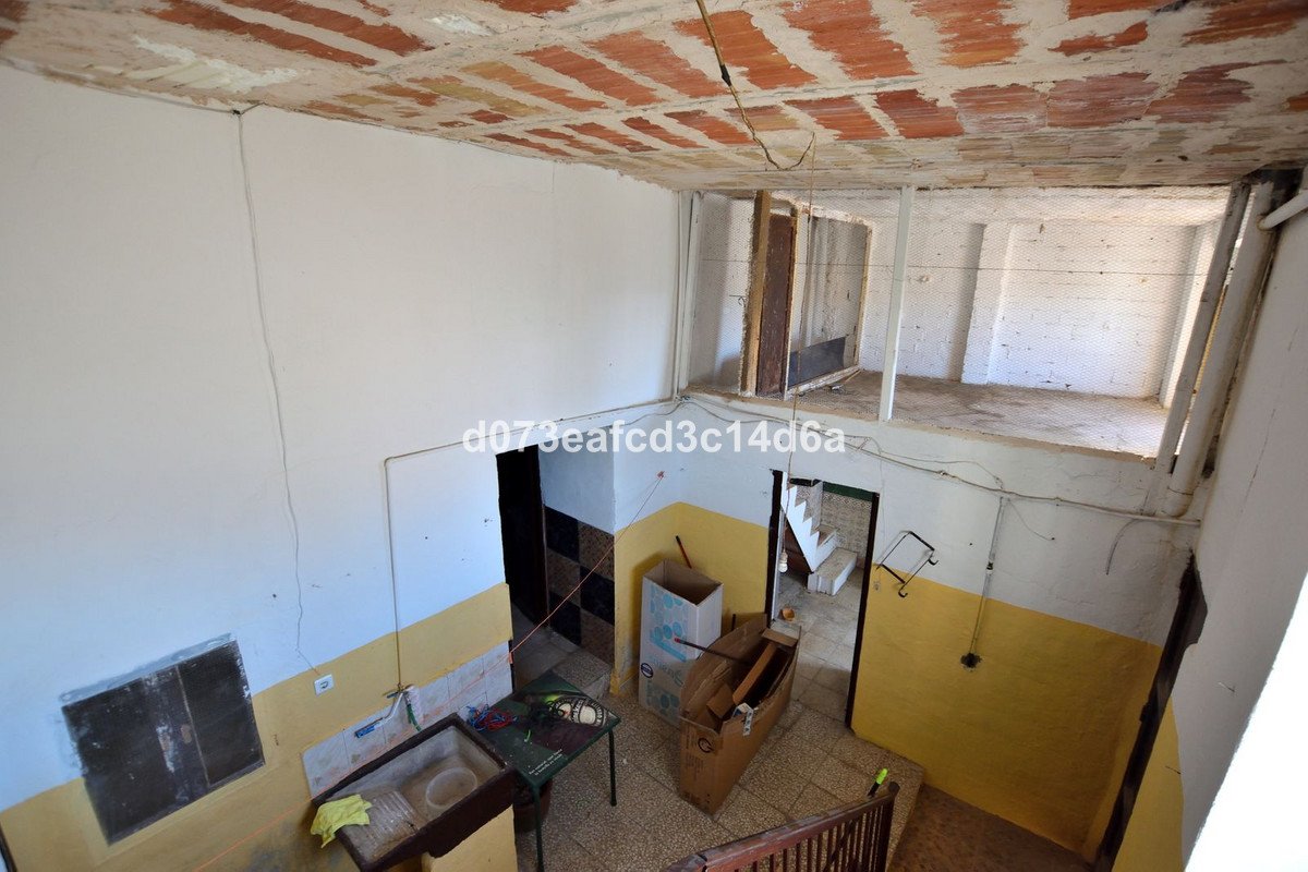 6 Bed Townhouse in Olvera