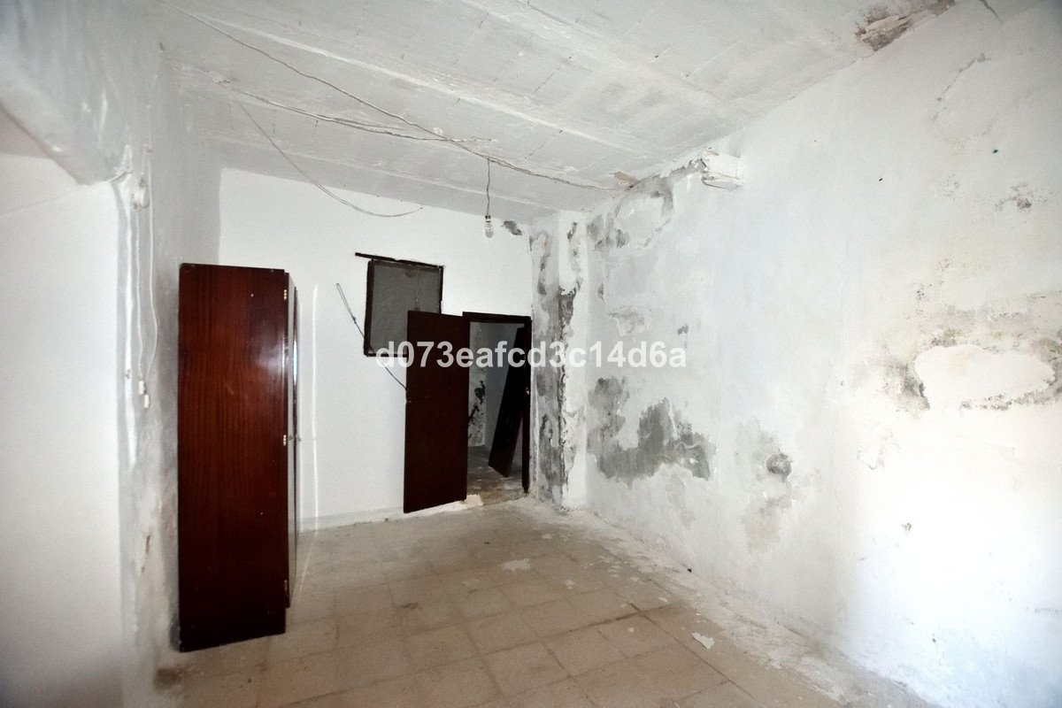 6 Bed Townhouse in Olvera