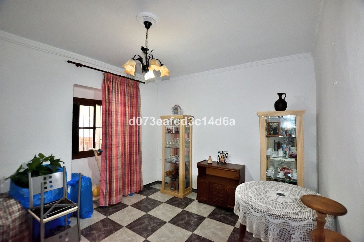 6 Bed Townhouse in Olvera