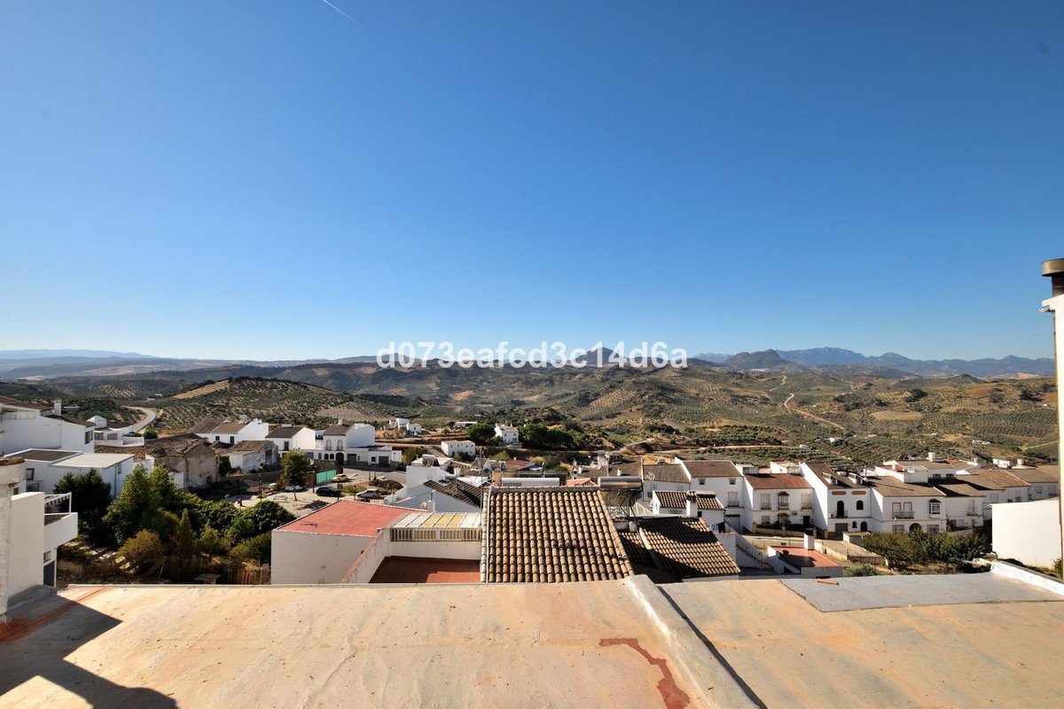 6 Bed Townhouse in Olvera