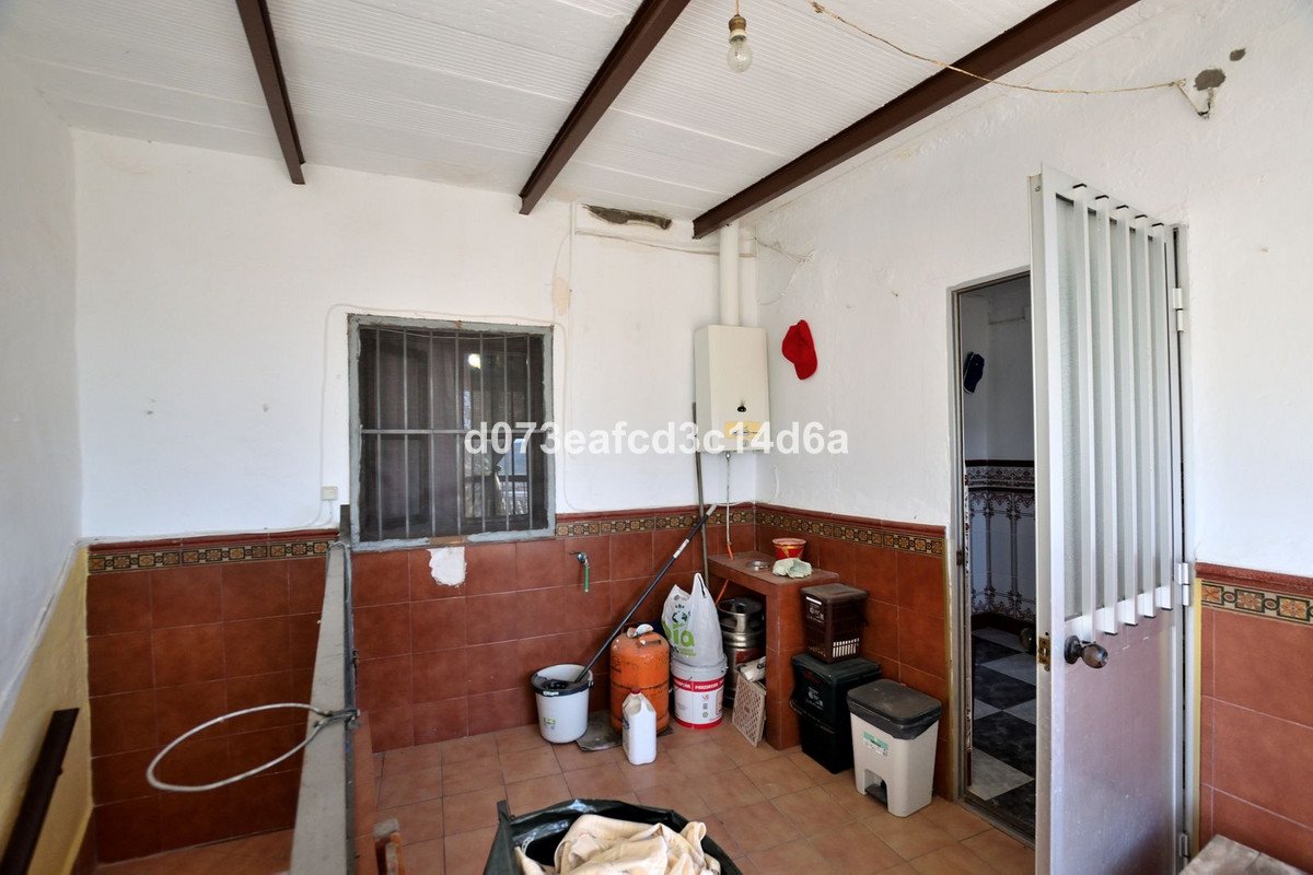 6 Bed Townhouse in Olvera