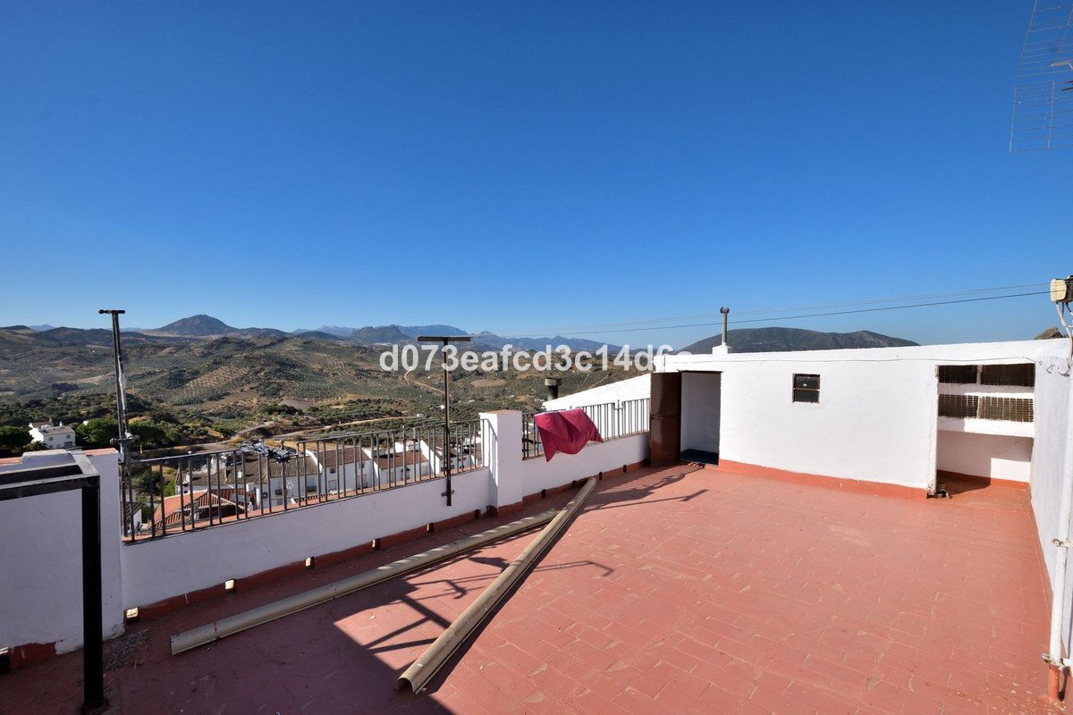 6 Bed Townhouse in Olvera