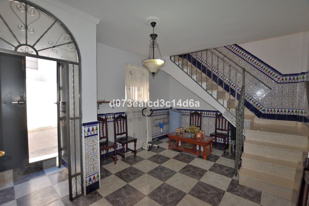 6 Bed Townhouse in Olvera