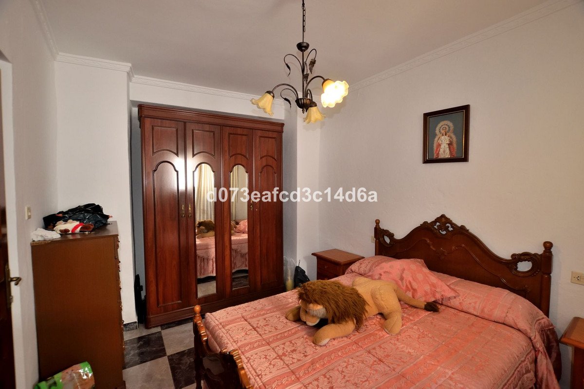 6 Bed Townhouse in Olvera