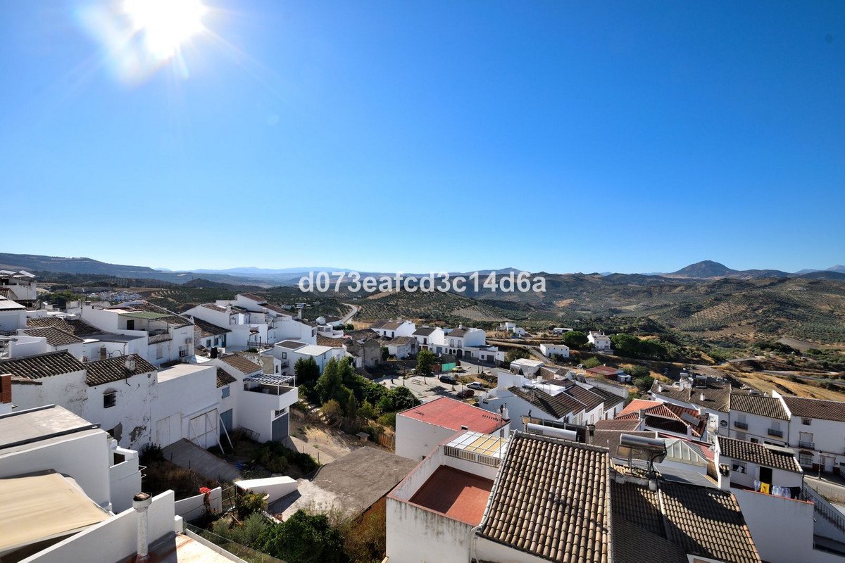 6 Bed Townhouse in Olvera