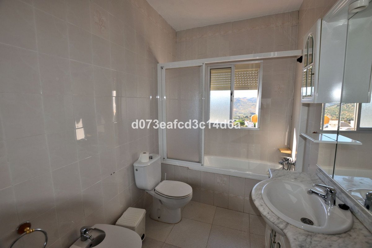 6 Bed Townhouse in Olvera