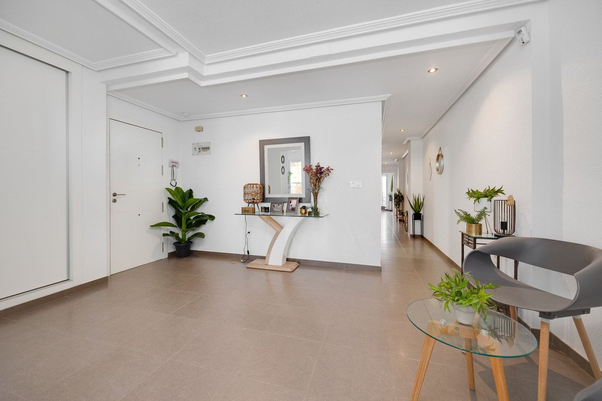 3 Bed Middle Floor Apartment in Torrevieja