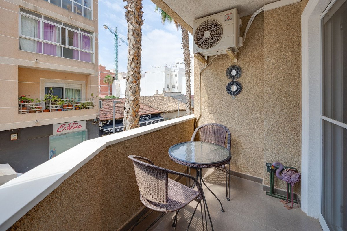 3 Bed Middle Floor Apartment in Torrevieja