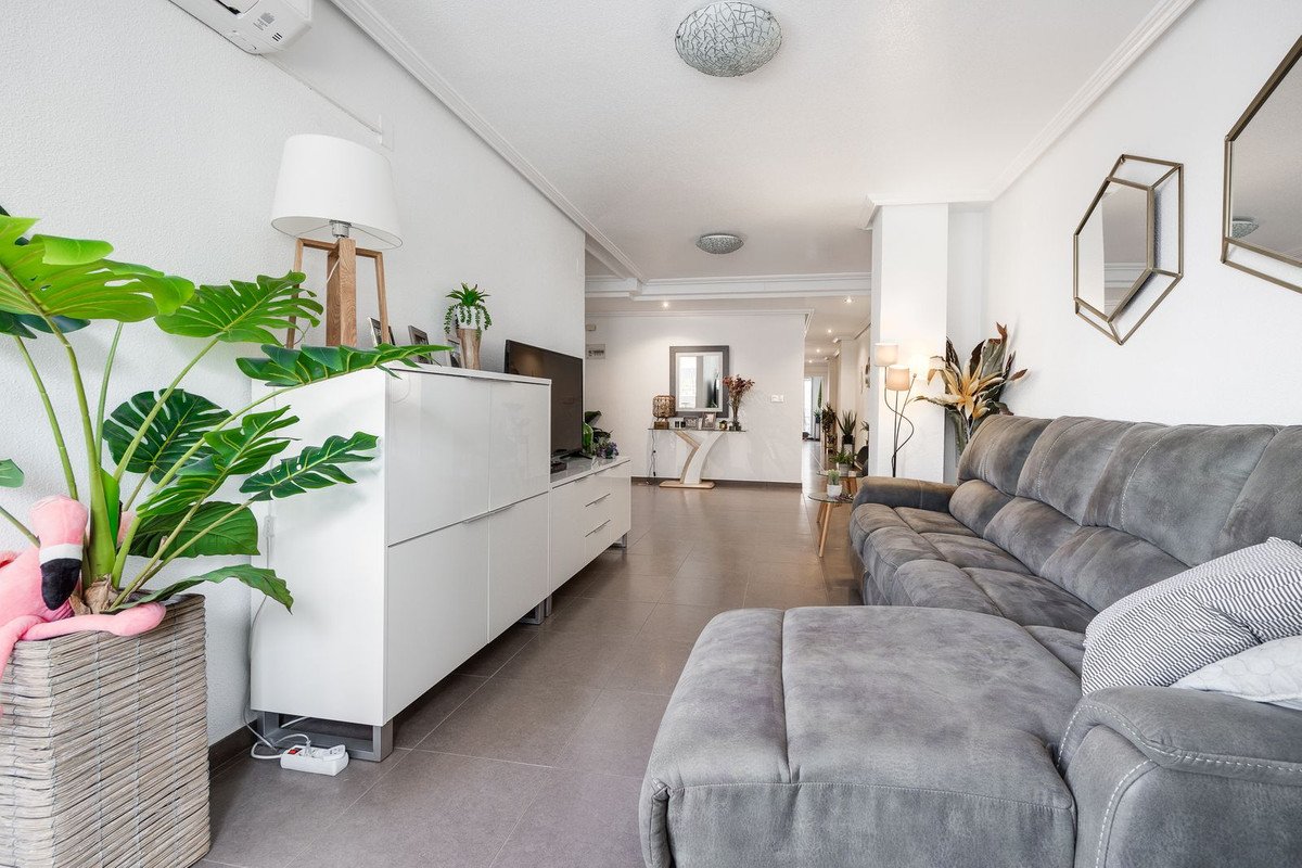 3 Bed Middle Floor Apartment in Torrevieja