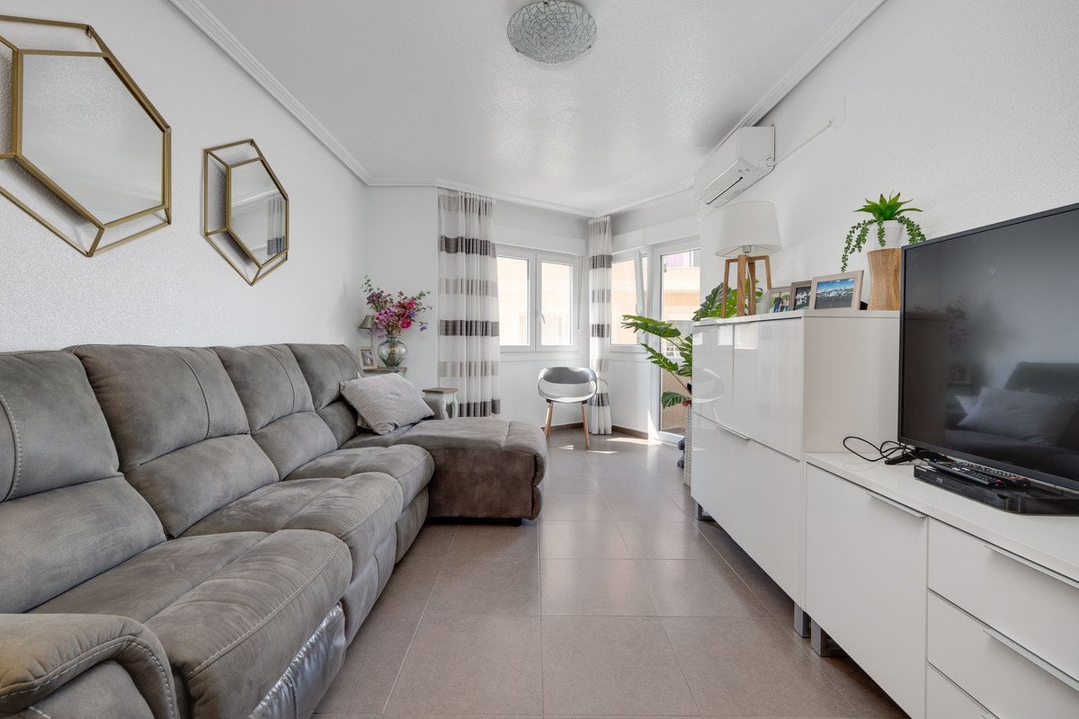 3 Bed Middle Floor Apartment in Torrevieja