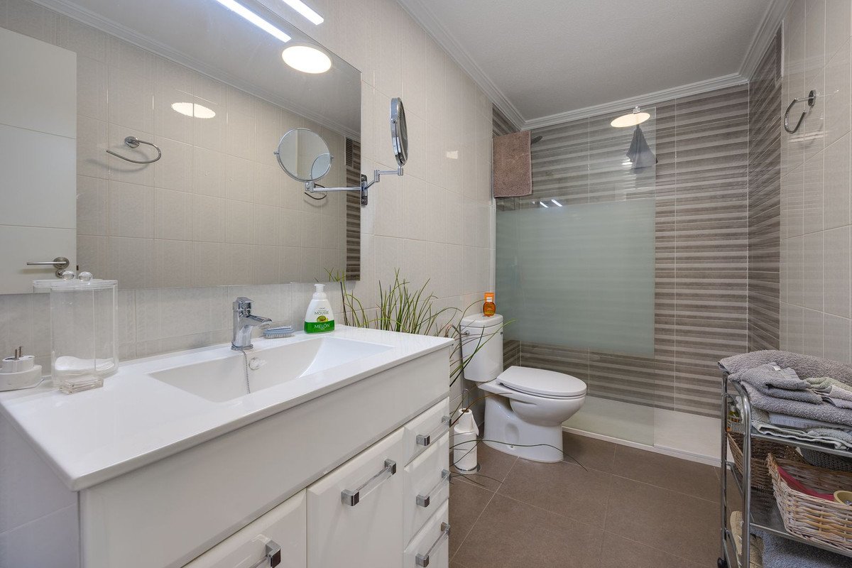 3 Bed Middle Floor Apartment in Torrevieja
