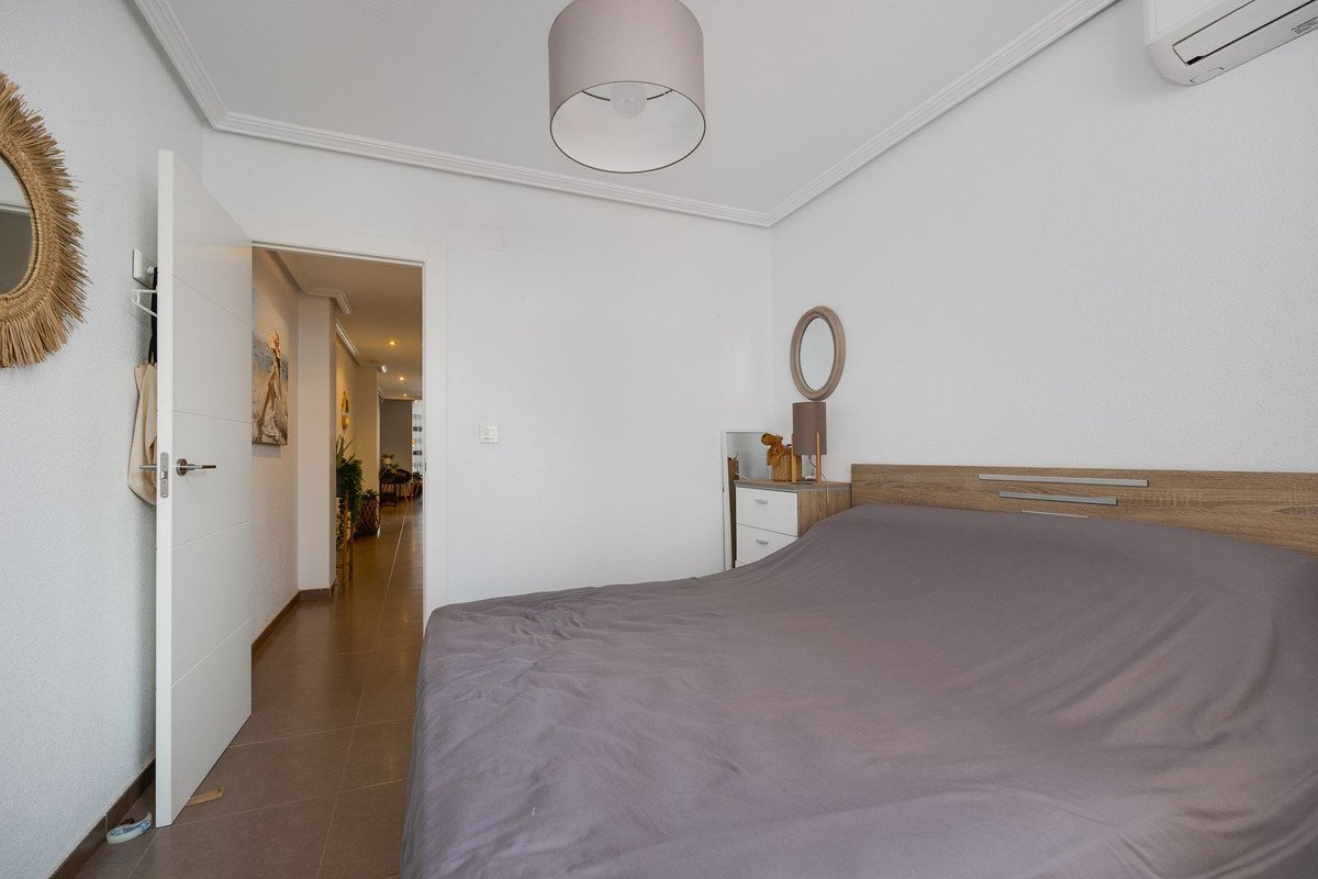 3 Bed Middle Floor Apartment in Torrevieja