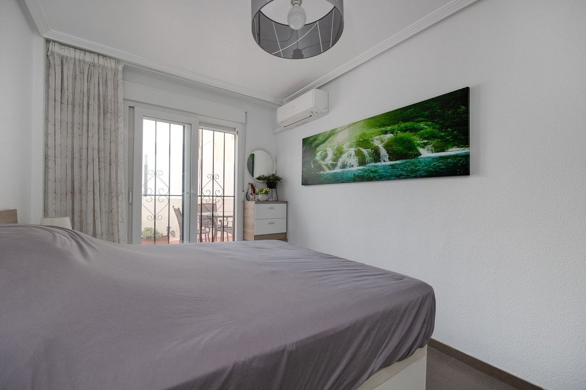 3 Bed Middle Floor Apartment in Torrevieja