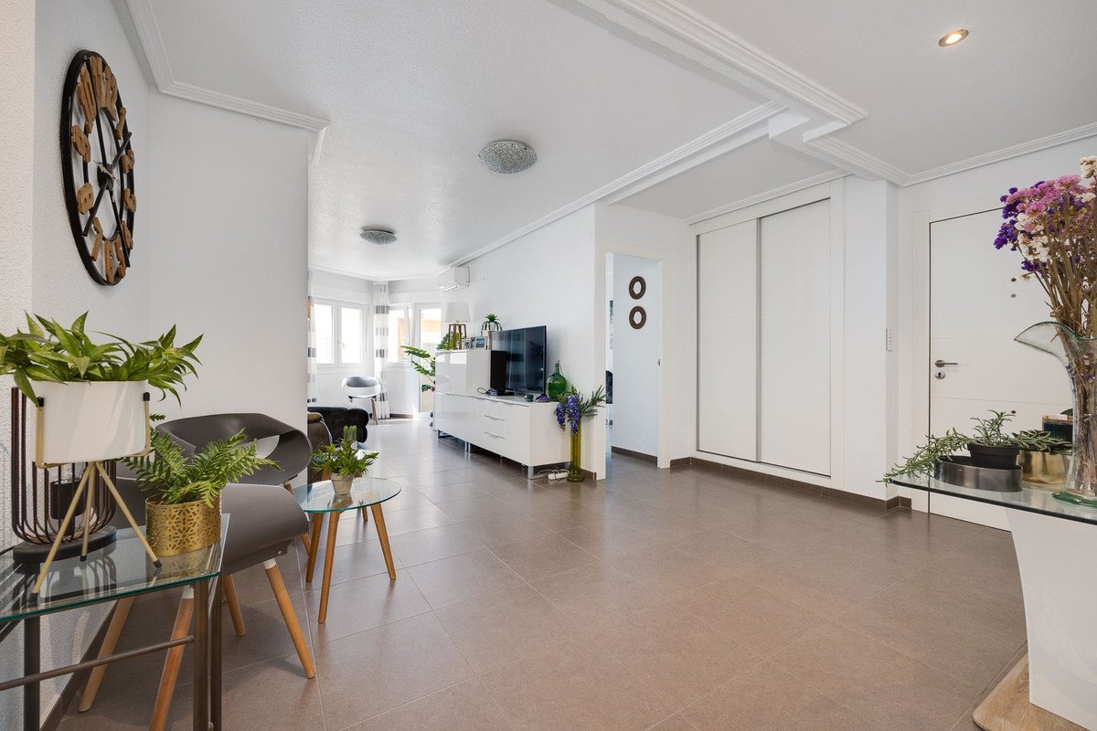 3 Bed Middle Floor Apartment in Torrevieja