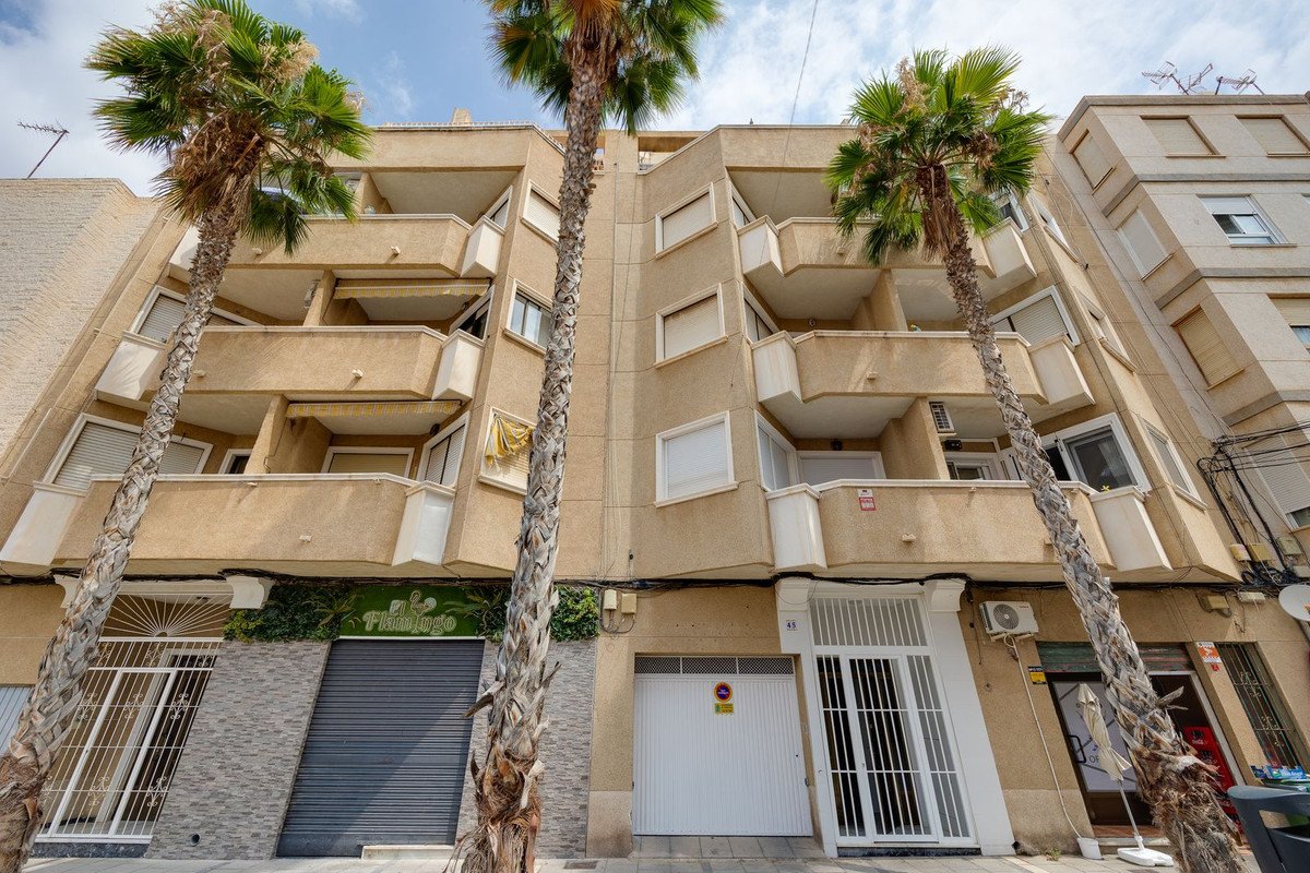3 Bed Middle Floor Apartment in Torrevieja
