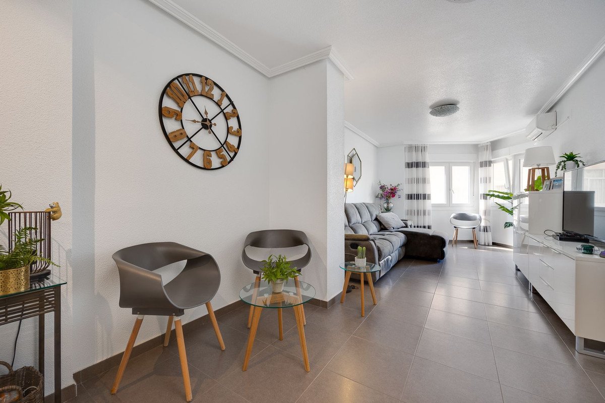3 Bed Middle Floor Apartment in Torrevieja