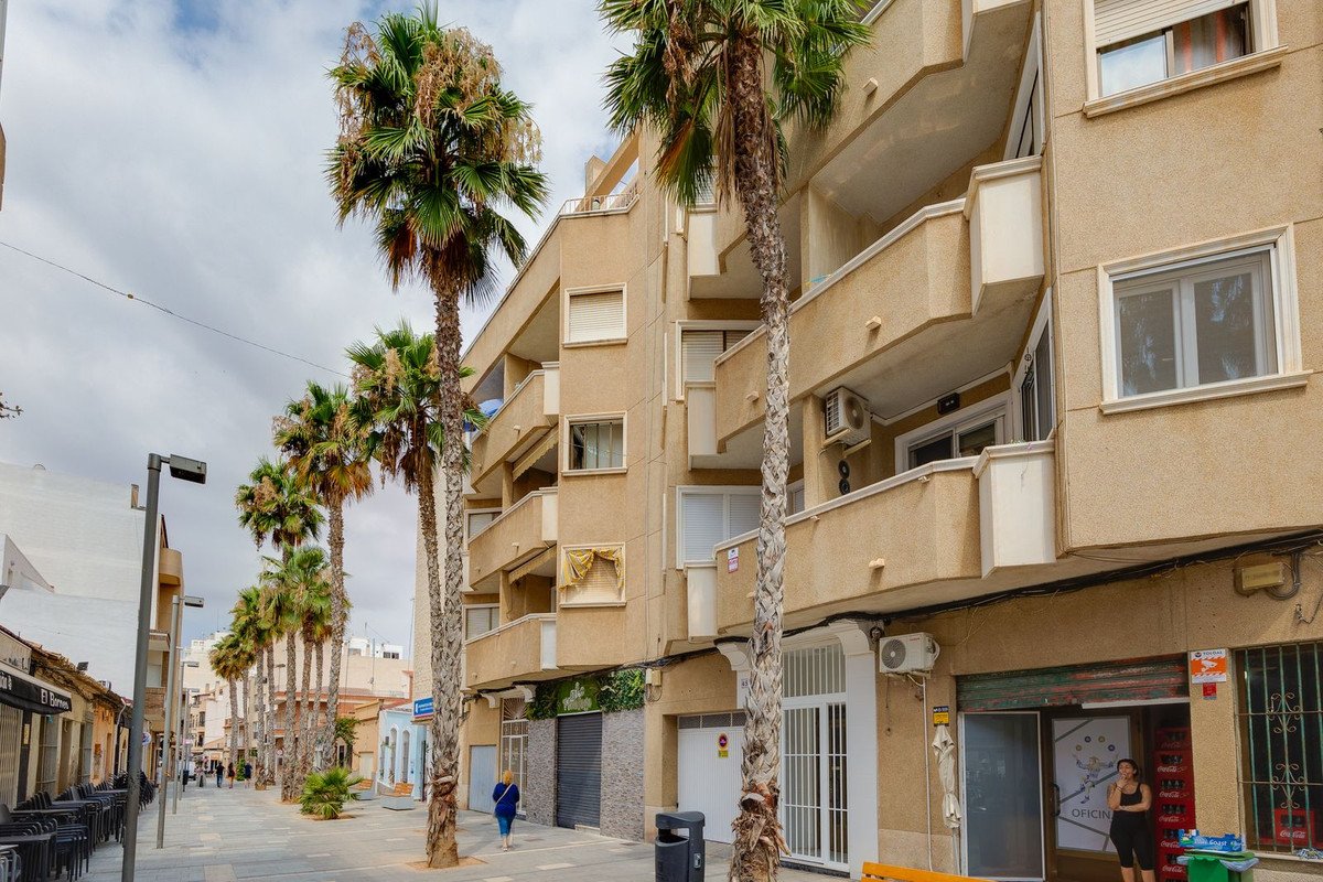 3 Bed Middle Floor Apartment in Torrevieja