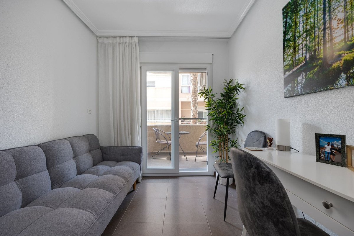 3 Bed Middle Floor Apartment in Torrevieja