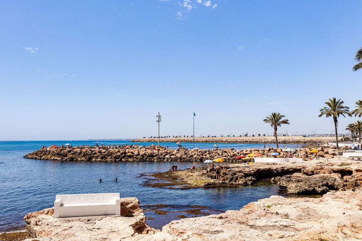 3 Bed Middle Floor Apartment in Torrevieja