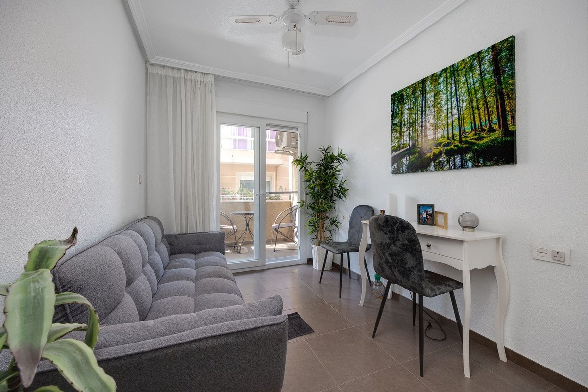 3 Bed Middle Floor Apartment in Torrevieja