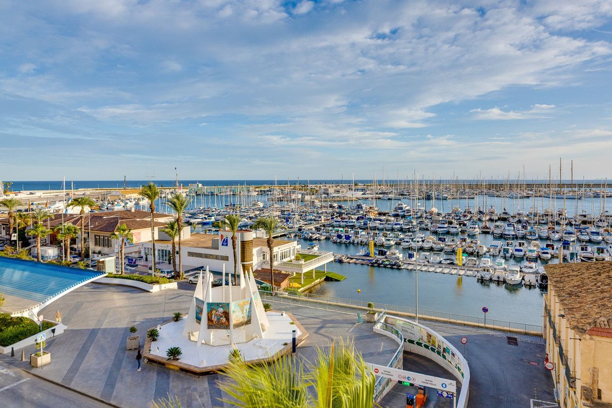 3 Bed Middle Floor Apartment in Torrevieja