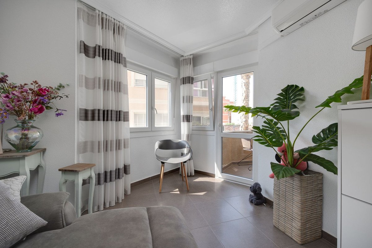 3 Bed Middle Floor Apartment in Torrevieja