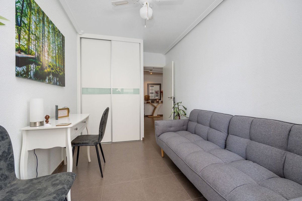 3 Bed Middle Floor Apartment in Torrevieja
